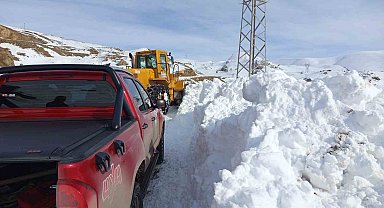 Hakkari'de zorlu kışta su seferberliği
