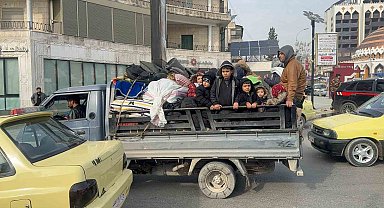 Halep'te siviller bombaların altında tahliye ediliyor