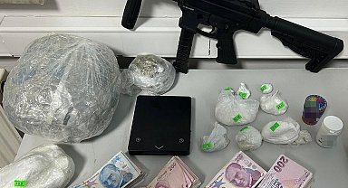 Hapis cezası ile aranan şahıs hobi bahçesinde uyuşturucu ile yakalandı