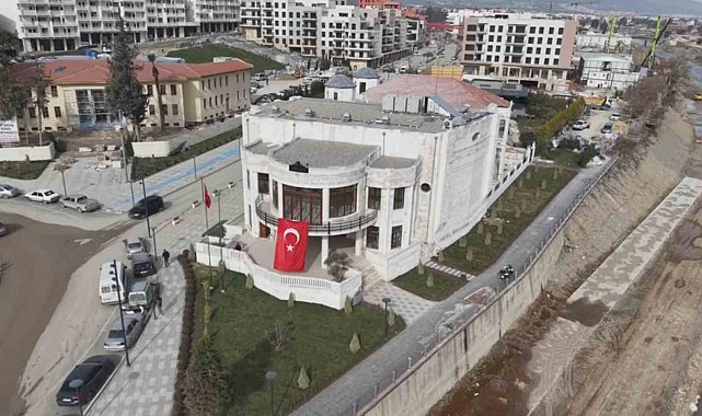 Hatay'da enkazdan taşları tek tek toplanan tarihi meclis binası 200 fore kazık üzerine yeniden inşa edildi