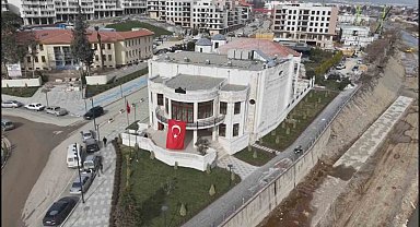 Hatay'da enkazdan taşları tek tek toplanan tarihi meclis binası 200 fore kazık üzerine yeniden inşa edildi