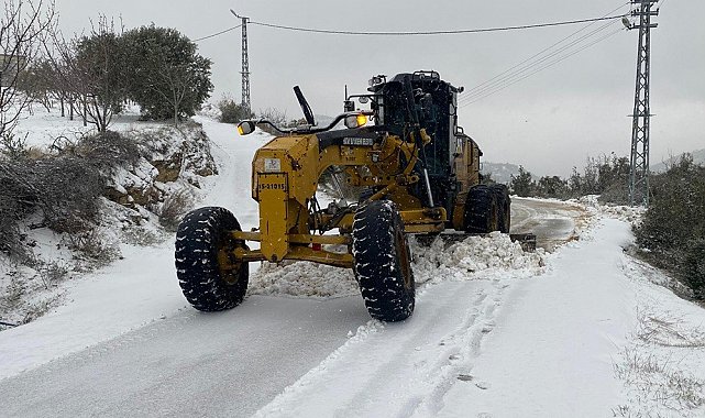 Hatay'da karla mücadele aralıksız sürdürüyor