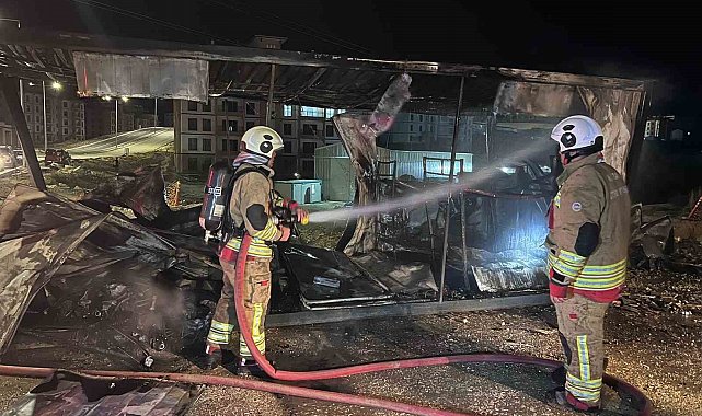 Hatay'da yanan konteyner kullanılmaz hale geldi
