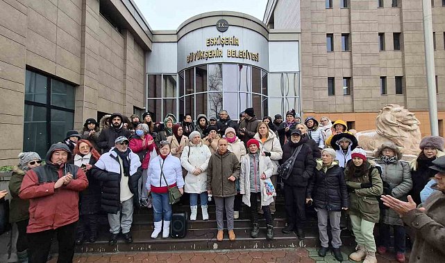 Hayvanseverler, Eskişehir Büyükşehir Belediyesi'nin önünde eylem yaptı