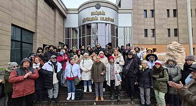 Hayvanseverler, Eskişehir Büyükşehir Belediyesi'nin önünde eylem yaptı