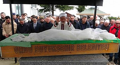 Hemşire adayı Mina, gelinliği ile son yolculuğuna uğurlandı