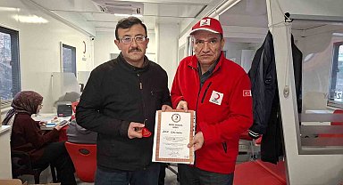 Hisarcık'ta 15 ünite kan bağışlayan vatandaşa bronz madalya