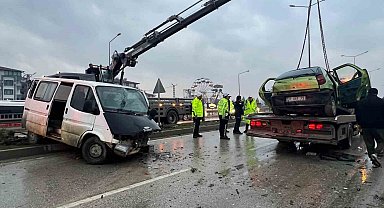 Hurdaya dönen otomobil öğretmene mezar oldu