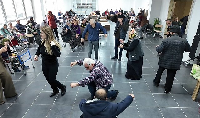 Huzurevi sakinleri için düzenlenen konserler sürüyor
