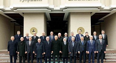 İçişleri Bakanı Yerlikaya, yeni atanan ve görev yerleri değişen valilerle bir araya geldi