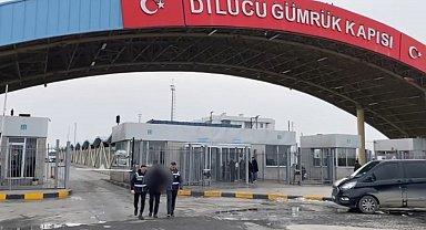 Iğdır'da göçmen kaçakçılığı hükümlüsü sınır kapısında yakalandı