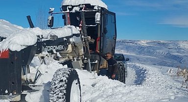 Iğdır'da kapalı köy yollarında çalışmalar sürüyor