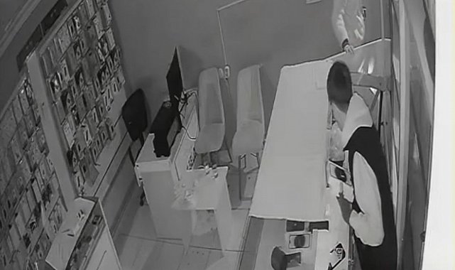 Iğdır'da telefon satış mağazasına gece hırsızlığı