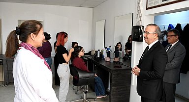 İl Milli Eğitim Müdürü Aydın, Halk Eğitim Merkezi'ndeki çalışmaları inceledi