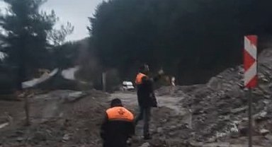 İnebolu-Doğanyurt-Cide karayolu heyelan sebebiyle ulaşıma kapandı