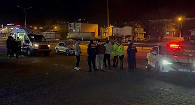 İnegöl'de otomobiller çarpıştı: 1'i çocuk 3 yaralı