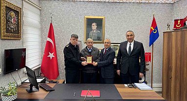 İnegöllü çiftçi 70 milyonluk mal varlığını jandarmaya bağışladı