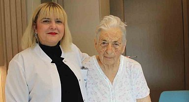 İnme geçiren 93 yaşındaki hasta akut tedaviyle ayağa kalktı