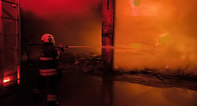 İskenderun'da metruk bina yangını