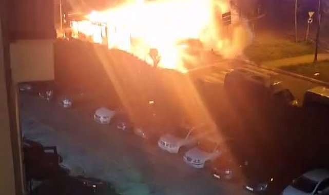 Ispartakule'de İETT Halk Otobüsü alev topuna döndü