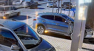 İstanbul E-5 Saadetdere'de trafiği kilitleyen kaza