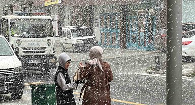 İstanbul'da kar yağışı etkili oluyor