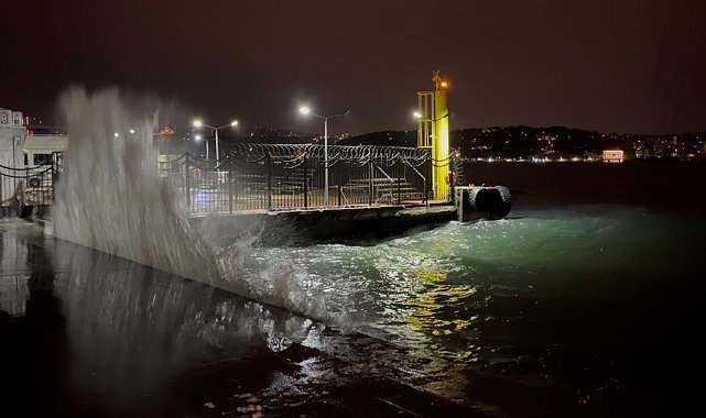 İstanbul'da sabah saatlerinde kuvvetli rüzgar etkili oldu