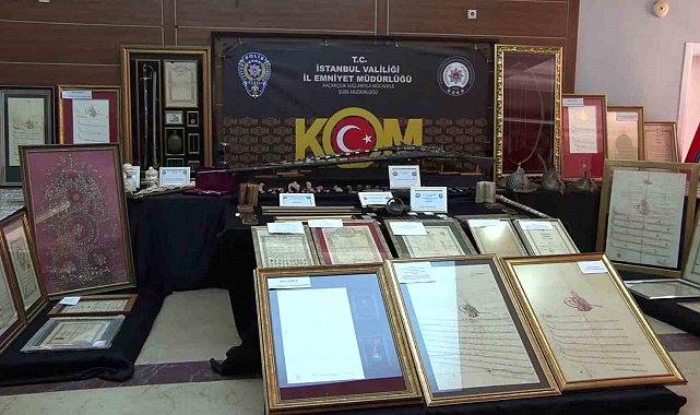 İstanbul'da tarihi eser kaçakçılığına darbe: Osmanlı Dönemine ait kalkan ve miğfer grubu ve binlerce eser ele geçirildi