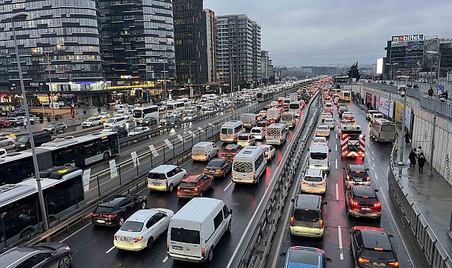 İstanbul'da trafik yoğunluğu yüzde 87'e ulaştı