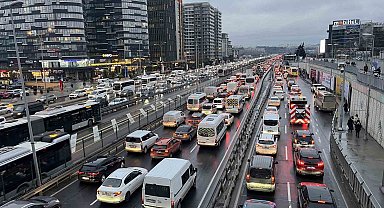 İstanbul'da trafik yoğunluğu yüzde 87'e ulaştı