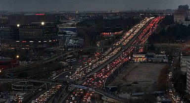 İstanbul'da yüzde 90'a varan trafik havadan görüntülendi