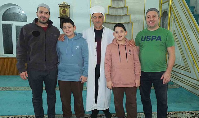 İstanbullu sevimli ikizler Burhaniye' ye tatile geldi