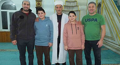İstanbullu sevimli ikizler Burhaniye' ye tatile geldi