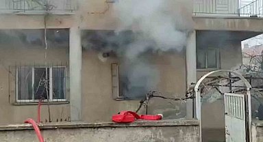 İtfaiyeci gaz sızdıran tüpü eliyle taşıyarak facianın önüne geçti