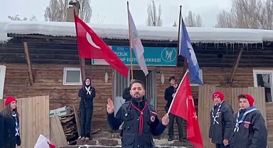 İzcilerden bayrak yürüyüşü