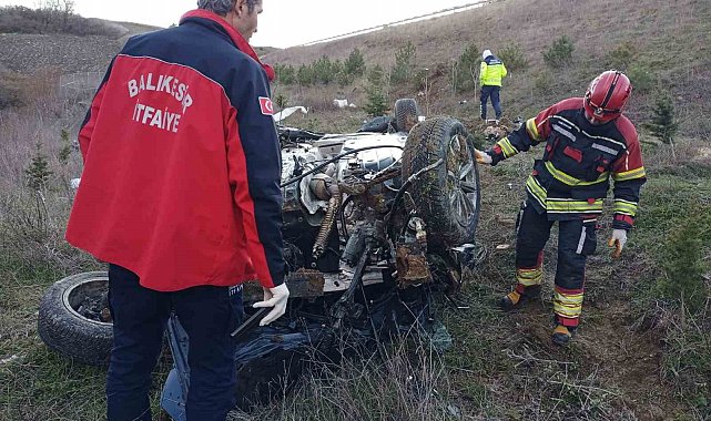 İzmir-İstanbul Otoyolu'nda feci kaza: Otomobil şarampole yuvarlandı