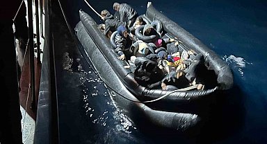 İzmir'de 33 göçmen kurtarıldı, 17 göçmen yakalandı