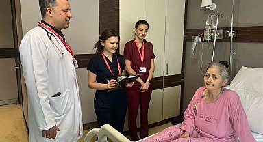 İzmir'de akciğerini kaybeden hasta karın dokusu nakliyle sağlığına kavuştu