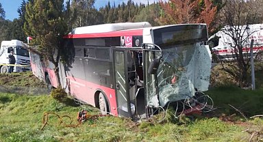 İzmir'de belediye otobüsü ile panelvan çarpıştı: 1 ölü, 8 yaralı