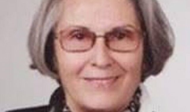 İzmir'de evlerinde ölü bulunan anne ve kızı son yolculuğuna uğurlandı