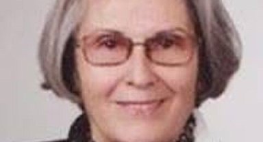 İzmir'de evlerinde ölü bulunan anne ve kızı son yolculuğuna uğurlandı