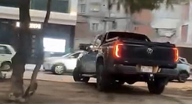 İzmir'de orta refüjden karşı yöne geçen sürücüye ceza yağdı