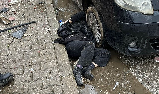 İzmir'de otomobil apartmanın bahçesine uçtu: 1'i ağır 6 yaralı