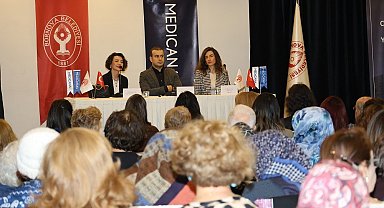 İzmir'de, uzmanlardan rahim ağzı kanseri ve HPV aşısının önemi semineri