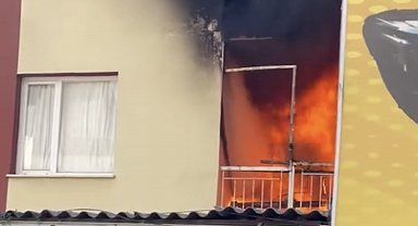 İzmir'de yangında ev alevlere teslim oldu