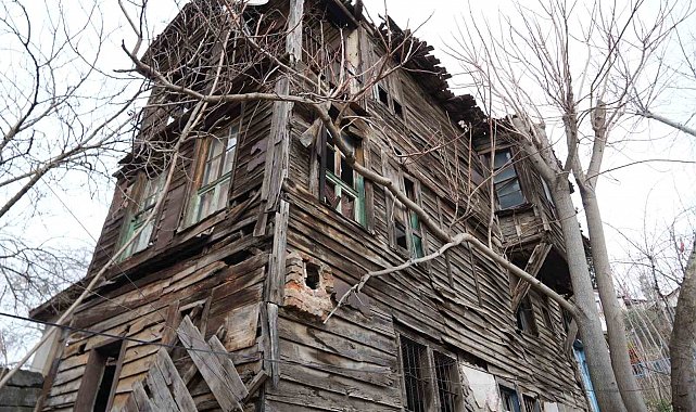 İzmit'in tarihe tanıklık eden evleri restorasyon bekliyor