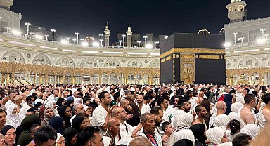 Kabe'de tarihi yoğunluk: 12 milyonluk rekorun ardından yeni yılda insan seli