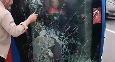 Kağıthane'de devrilen cezaevi nakil aracından yaralıların kurtarılma anları görüntülendi