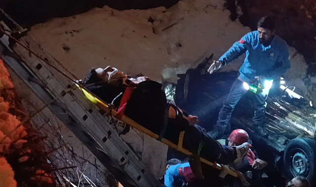 Kahramanmaraş'ta otomobil köprüden uçtu 1'i ağır 4 kişi yaralandı