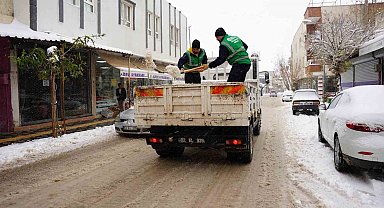 Kahta Belediyesi'nden kar yağışına karşı seferberlik